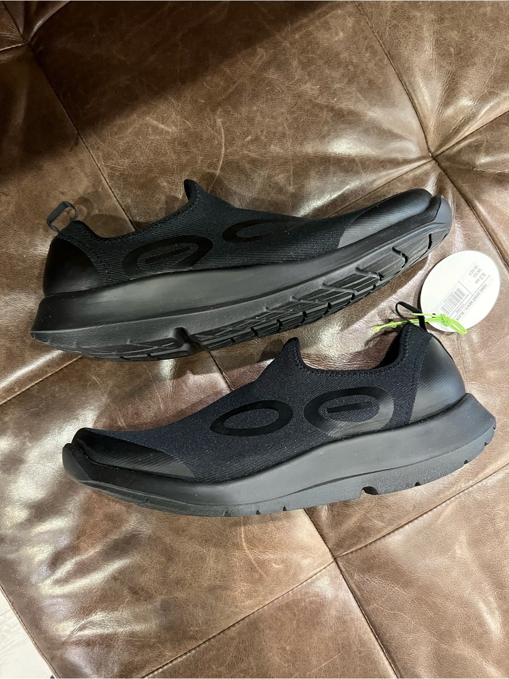 OOFOS Men's Black Slip-On Recovery shoe